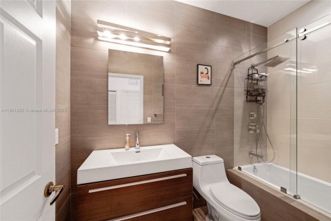 Townhouse in Doral, Florida 3 bedrooms, 157 sq.m. № 1953575 - photo 29