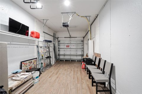 Townhouse in Doral, Florida 3 bedrooms, 157 sq.m. № 1953575 - photo 12