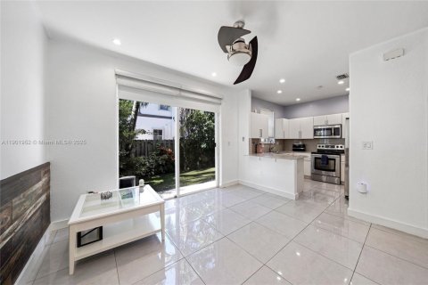Townhouse in Doral, Florida 3 bedrooms, 157 sq.m. № 1953575 - photo 17