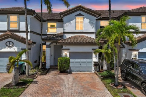 Townhouse in Doral, Florida 3 bedrooms, 157 sq.m. № 1953575 - photo 2