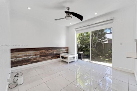 Townhouse in Doral, Florida 3 bedrooms, 157 sq.m. № 1953575 - photo 15