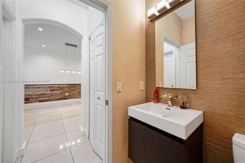Townhouse in Doral, Florida 3 bedrooms, 157 sq.m. № 1953575 - photo 9