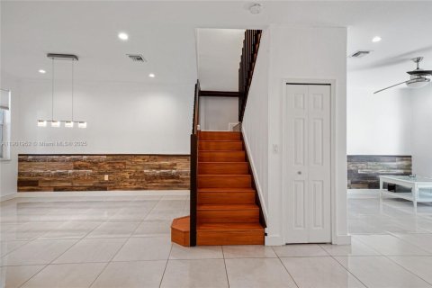 Townhouse in Doral, Florida 3 bedrooms, 157 sq.m. № 1953575 - photo 13