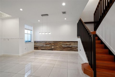 Townhouse in Doral, Florida 3 bedrooms, 157 sq.m. № 1953575 - photo 5