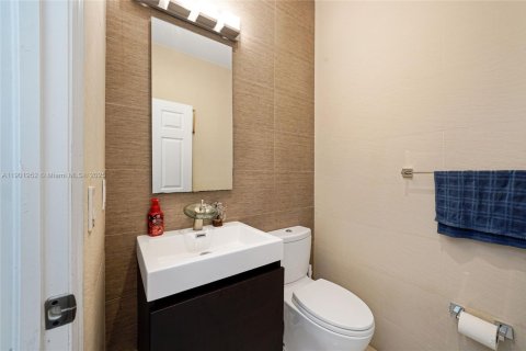 Townhouse in Doral, Florida 3 bedrooms, 157 sq.m. № 1953575 - photo 8