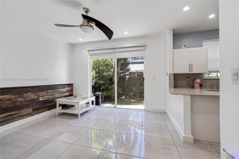 Townhouse in Doral, Florida 3 bedrooms, 157 sq.m. № 1953575 - photo 14