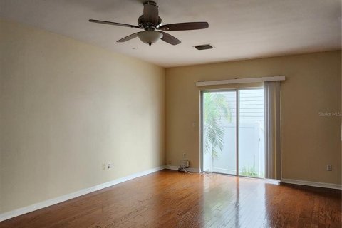 Adosado en alquiler en Tampa, Florida, 2 dormitorios, 120.03 m2 № 1905524 - foto 3