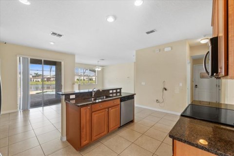 House in Davenport, Florida 5 bedrooms, 291.71 sq.m. № 1917840 - photo 14
