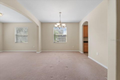 House in Davenport, Florida 5 bedrooms, 291.71 sq.m. № 1917840 - photo 10