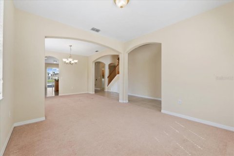 House in Davenport, Florida 5 bedrooms, 291.71 sq.m. № 1917840 - photo 8