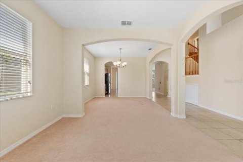 House in Davenport, Florida 5 bedrooms, 291.71 sq.m. № 1917840 - photo 9