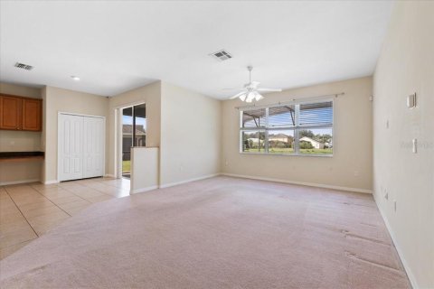House in Davenport, Florida 5 bedrooms, 291.71 sq.m. № 1917840 - photo 20