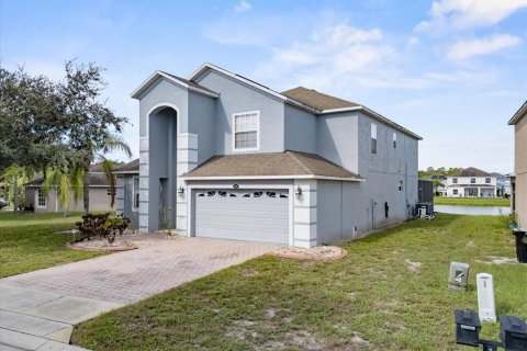 House in Davenport, Florida 5 bedrooms, 291.71 sq.m. № 1917840 - photo 2