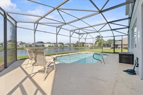 House in Davenport, Florida 5 bedrooms, 291.71 sq.m. № 1917840 - photo 5