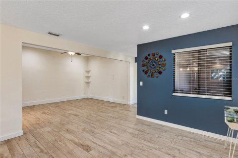 House in Apopka, Florida 4 bedrooms, 181.25 sq.m. № 1910929 - photo 18