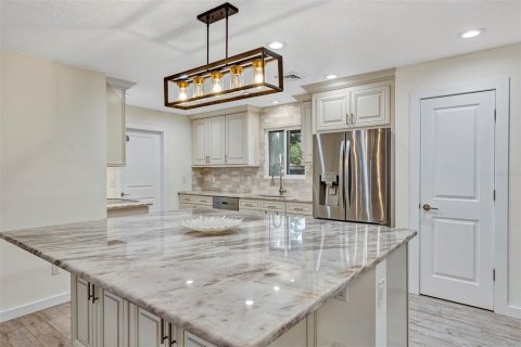 House in Apopka, Florida 4 bedrooms, 181.25 sq.m. № 1910929 - photo 11