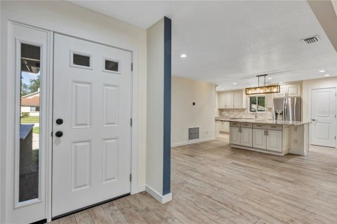 House in Apopka, Florida 4 bedrooms, 181.25 sq.m. № 1910929 - photo 8