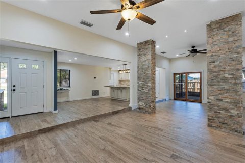 House in Apopka, Florida 4 bedrooms, 181.25 sq.m. № 1910929 - photo 27
