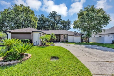 House in Apopka, Florida 4 bedrooms, 181.25 sq.m. № 1910929 - photo 1