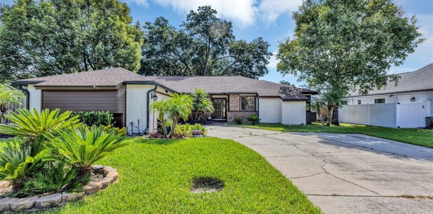 House in Apopka, Florida 4 bedrooms, 181.25 sq.m. № 1910929