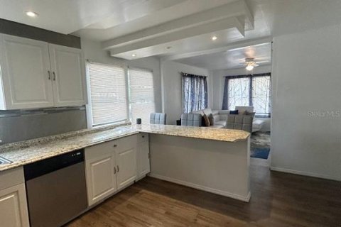 House in Eaton Park, Florida 4 bedrooms, 90.02 sq.m. № 1916857 - photo 8