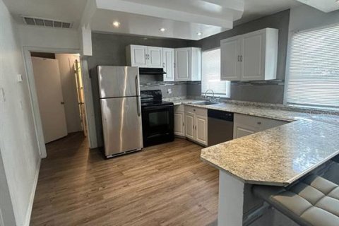 House in Eaton Park, Florida 4 bedrooms, 90.02 sq.m. № 1916857 - photo 7