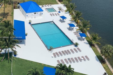 Купить кондоминиум в Халландейл-Бич, Флорида 2 спальни, 99.87м2, № 2055310 - фото 27