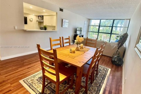 Купить кондоминиум в Халландейл-Бич, Флорида 2 спальни, 99.87м2, № 2055310 - фото 6