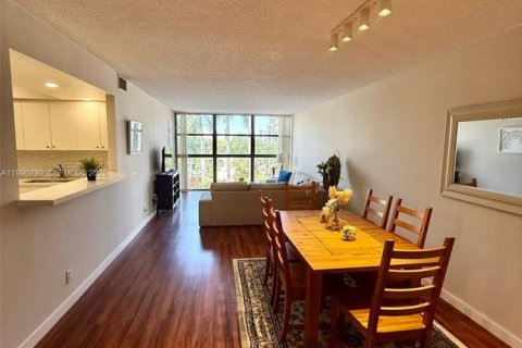 Купить кондоминиум в Халландейл-Бич, Флорида 2 спальни, 99.87м2, № 2055310 - фото 22