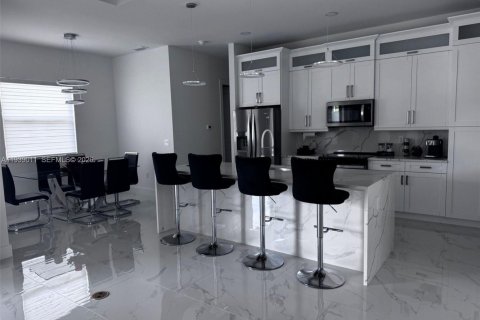 Casa en venta en Lehigh Acres, Florida, 3 dormitorios № 2053726 - foto 3