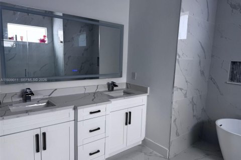 Casa en venta en Lehigh Acres, Florida, 3 dormitorios № 2053726 - foto 6