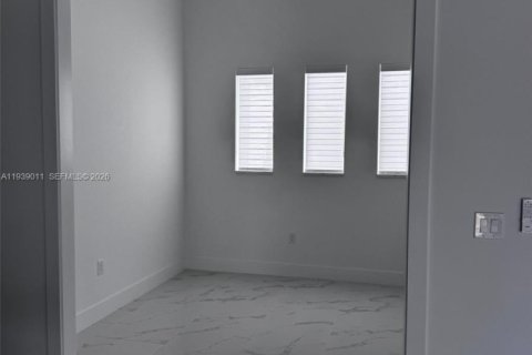 Casa en venta en Lehigh Acres, Florida, 3 dormitorios № 2053726 - foto 4