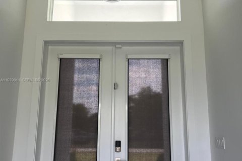 Casa en venta en Lehigh Acres, Florida, 3 dormitorios № 2053726 - foto 2