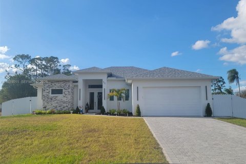 Casa en venta en Lehigh Acres, Florida, 3 dormitorios № 2053726 - foto 1