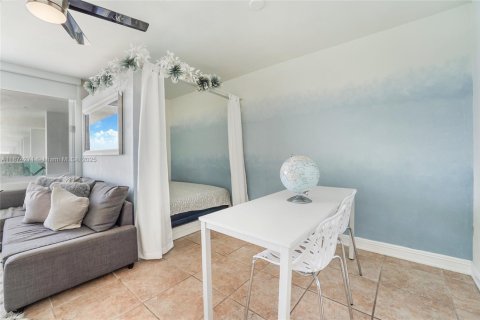 Condominio en alquiler en Miami Beach, Florida, 57.51 m2 № 1920614 - foto 5