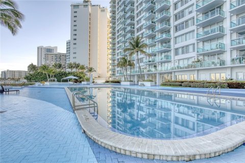 Condominio en alquiler en Miami Beach, Florida, 57.51 m2 № 1920614 - foto 15