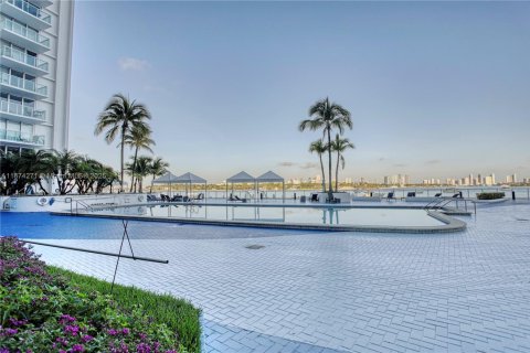 Condominio en alquiler en Miami Beach, Florida, 57.51 m2 № 1920614 - foto 10