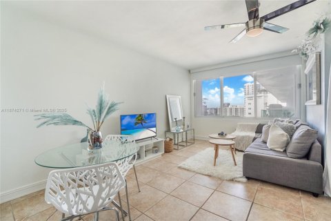 Condominio en alquiler en Miami Beach, Florida, 57.51 m2 № 1920614 - foto 6