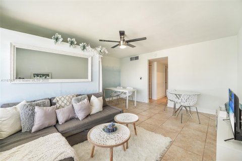 Condominio en alquiler en Miami Beach, Florida, 57.51 m2 № 1920614 - foto 7