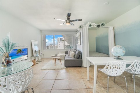 Condominio en alquiler en Miami Beach, Florida, 57.51 m2 № 1920614 - foto 4