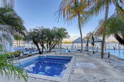 Condominio en alquiler en Miami Beach, Florida, 57.51 m2 № 1920614 - foto 12