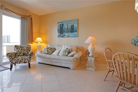 Купить кондоминиум в Лодердейл-бай-те-Си, Флорида 1 спальня, 78.04м2, № 1936691 - фото 3