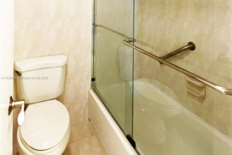 Купить кондоминиум в Лодердейл-бай-те-Си, Флорида 1 спальня, 78.04м2, № 1936691 - фото 13