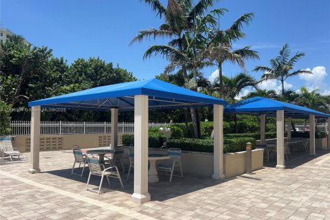 Купить кондоминиум в Лодердейл-бай-те-Си, Флорида 1 спальня, 78.04м2, № 1936691 - фото 26