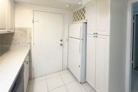 Купить кондоминиум в Лодердейл-бай-те-Си, Флорида 1 спальня, 78.04м2, № 1936691 - фото 7