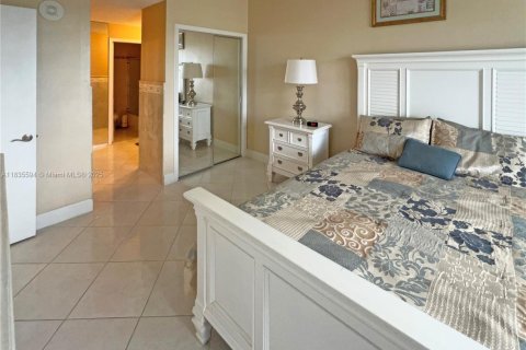 Купить кондоминиум в Лодердейл-бай-те-Си, Флорида 1 спальня, 78.04м2, № 1936691 - фото 11