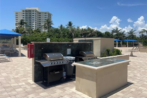 Купить кондоминиум в Лодердейл-бай-те-Си, Флорида 1 спальня, 78.04м2, № 1936691 - фото 30