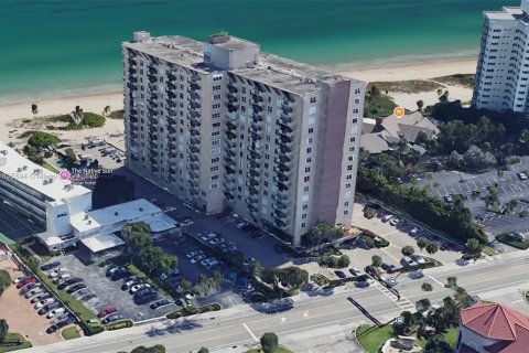Купить кондоминиум в Лодердейл-бай-те-Си, Флорида 1 спальня, 78.04м2, № 1936691 - фото 21