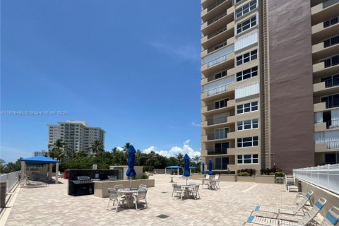 Купить кондоминиум в Лодердейл-бай-те-Си, Флорида 1 спальня, 78.04м2, № 1936691 - фото 22