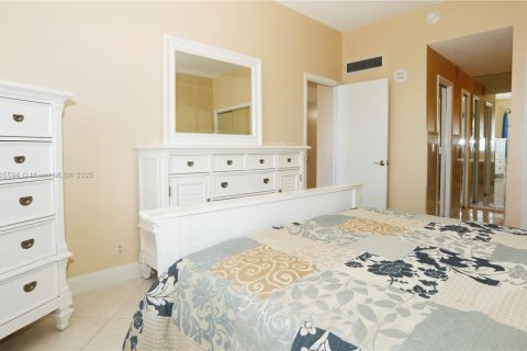 Купить кондоминиум в Лодердейл-бай-те-Си, Флорида 1 спальня, 78.04м2, № 1936691 - фото 10